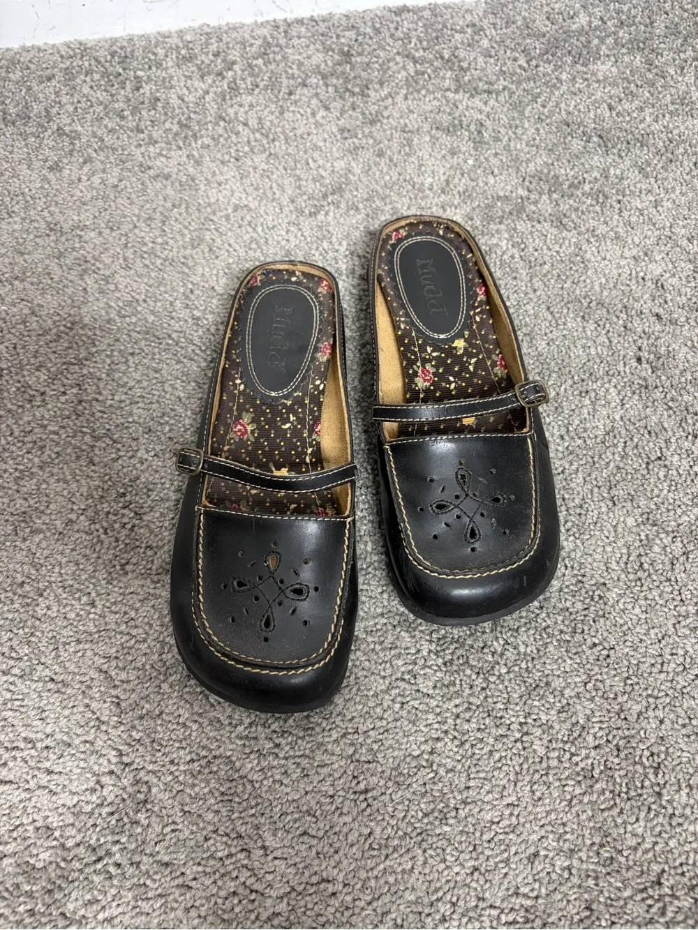 Vintage Y2K cut out mudd Mary Jane Flat